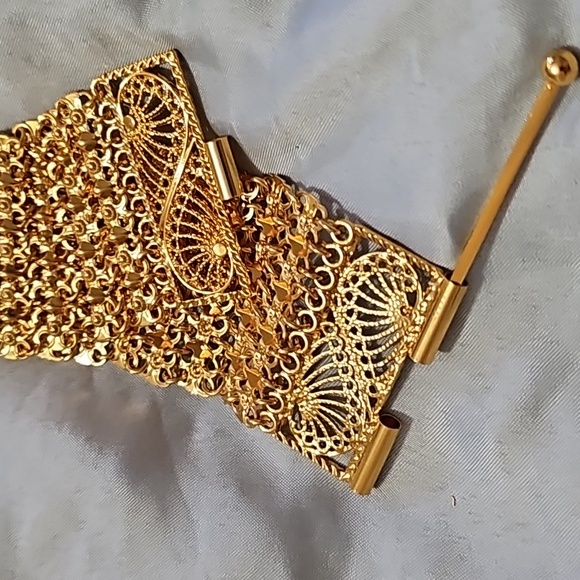 Bracelets - Picture 3 of 5